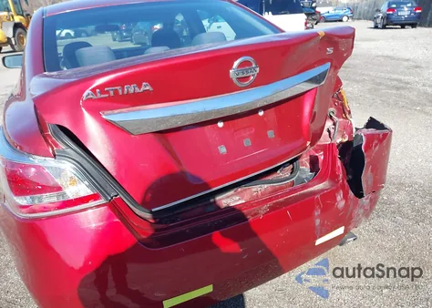 2015 Nissan Altima 2.5/2.5 S/2.5 Sl/2.5 Sv из США, поврежденный, VIN 1N4AL3AP7FC252673